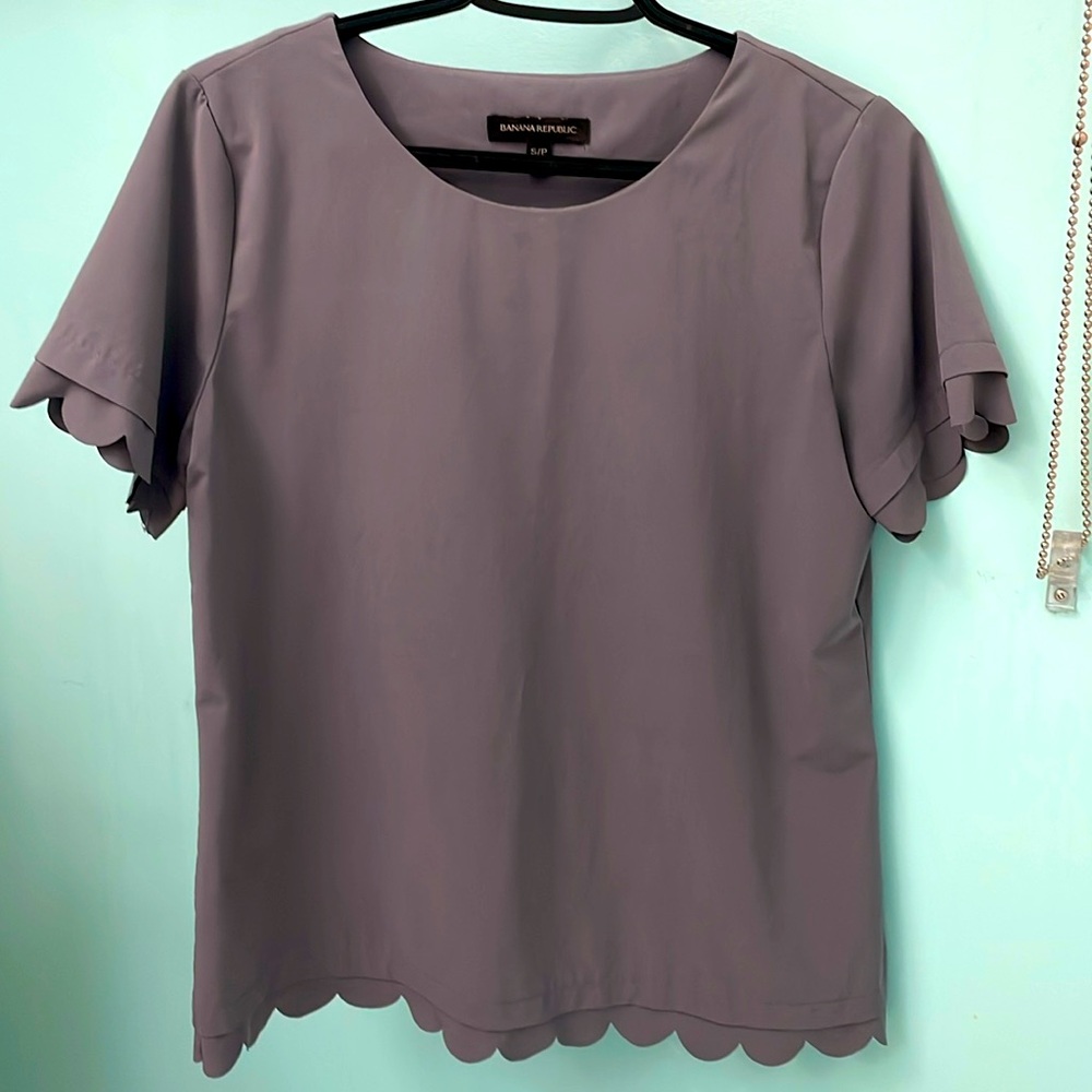 Banana Republic silk shirt with scallop sleeves and bottom